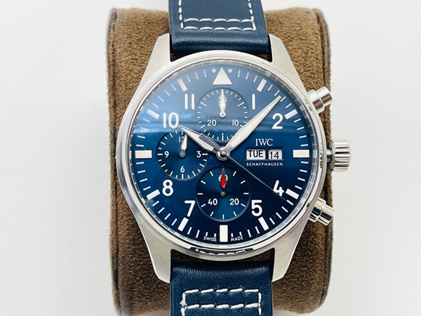 アイ・ダブリュー・シー正面デザイン